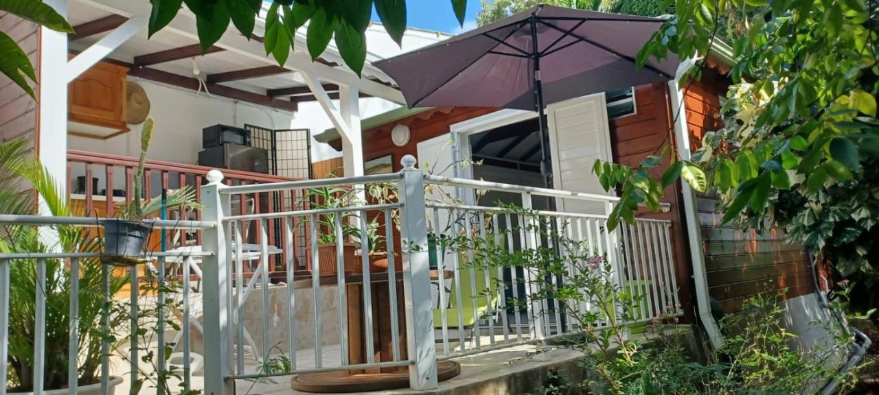 Gite Mamour - Charmant Petit Bungalow A Decouvrir Baillif 外观 照片